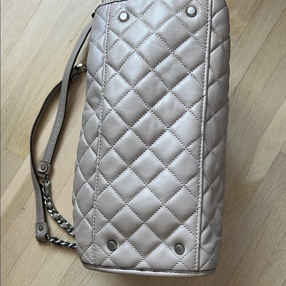 Michael Kors Quilted Shoulder Bag in Taupe Leather - Picture 5 of 9